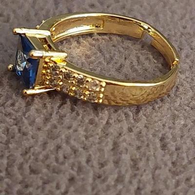 Fashion Ring Blue Stone Gold Tone