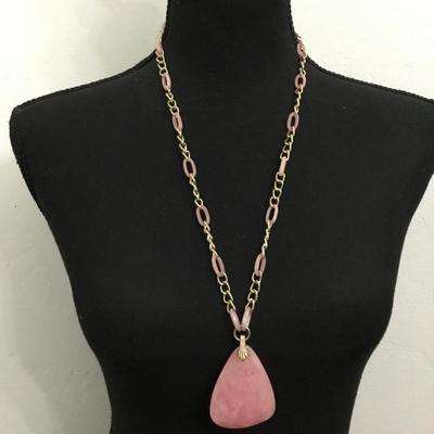Vintage gold tone pink Lucite type plastic pendant necklace