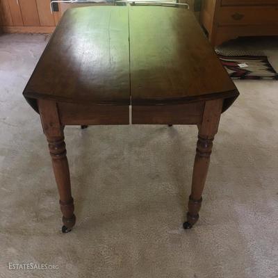 Lot 5 - Victorian Walnut Drop-Leaf Table with 2 Leaves