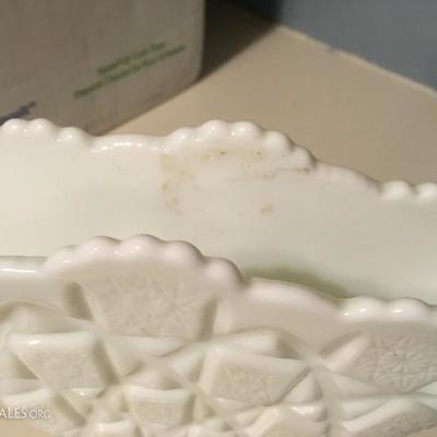 Westmoreland Milk Glass Old Quilt Fan Vase