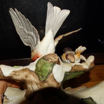 Porcelain Robin and her babies, Birds