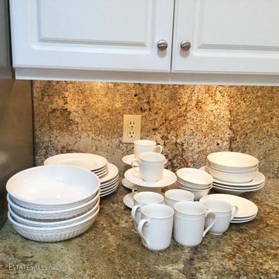 Lot 12 - Set of Mikasa Dishes