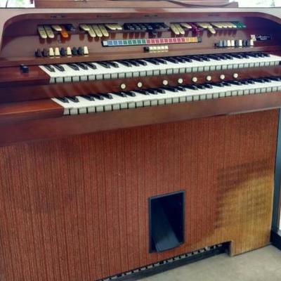 Organ w/bench
