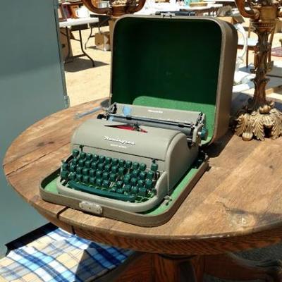 1940s-era Remington Rand Quiet Riter Portable Typewriter w Original Case