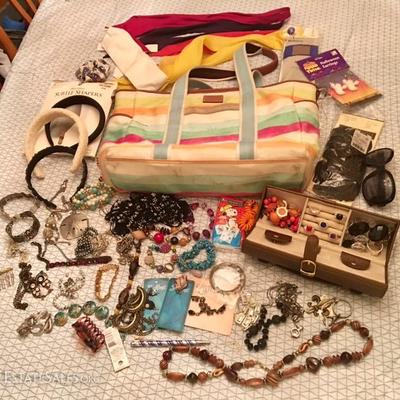 Jewelry & More (Lot #20)