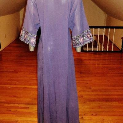 Vtg 1970's Hindustani embroidered lilac boho chic  Caftan Kimono robe