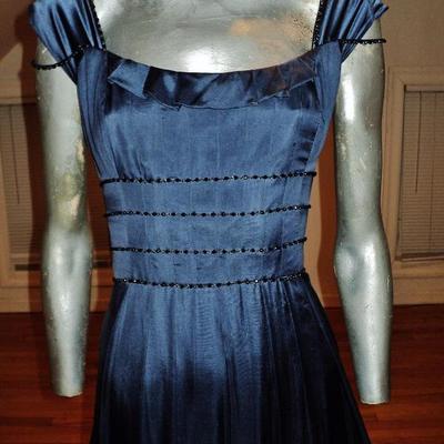  Carmen Marc Valvo collection silk grecian periwinkle beaded gown w/chain links
