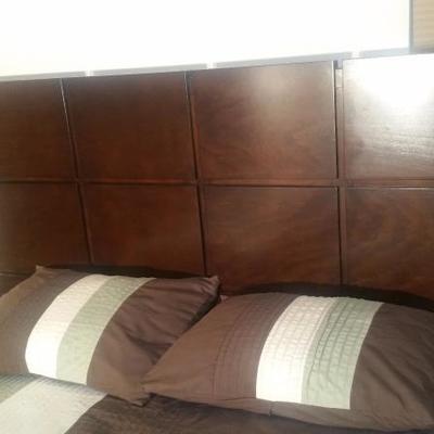 Queen panel bed with 1 matching nightstand
