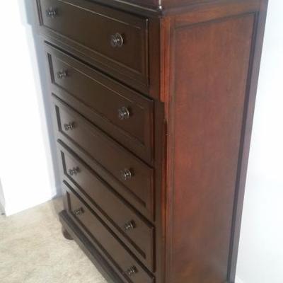 7-Drawer Dresser with Mirror and Matching 5-Drawer Chest