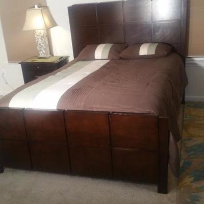 Queen panel bed with 1 matching nightstand