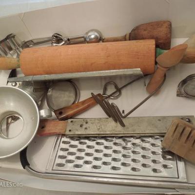 Mixed Lot of Vintage Kitchen Gadgets