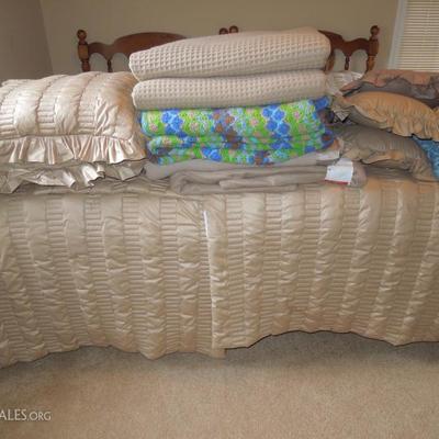 Lot of Twin Bedding