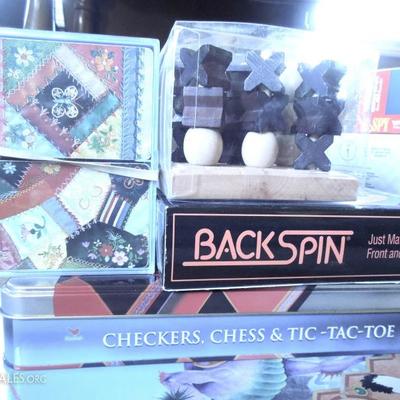 Lot of 8 Games and Puzzles 