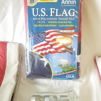 4 American Flags and Bracket