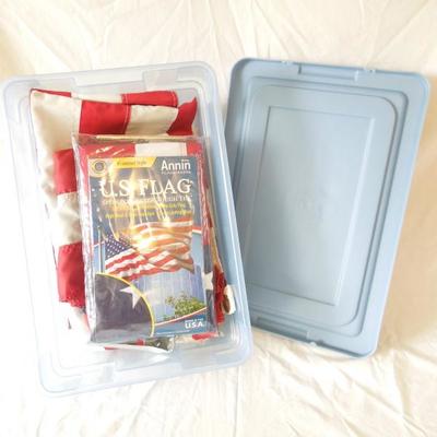 4 American Flags and Bracket