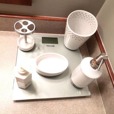 Lot of Bathroom Accesories