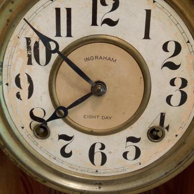 1890's Ingraham 8 Day Mantle Clock in Oak Case 