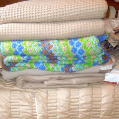 Lot of Twin Bedding