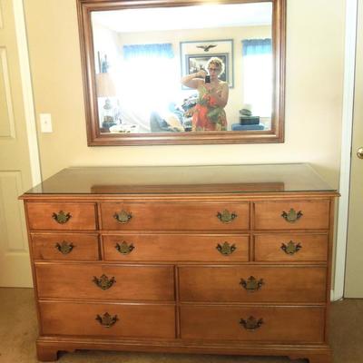 Thomasville Maple 10 Drawer Dresser with Mirror