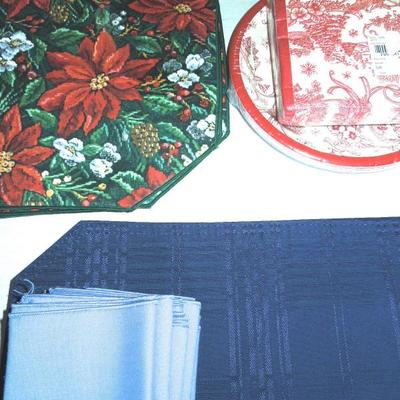 Lot of Placemats and Napkins