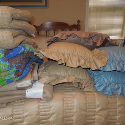 Lot of Twin Bedding