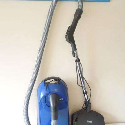 Miel Canister Vaccum