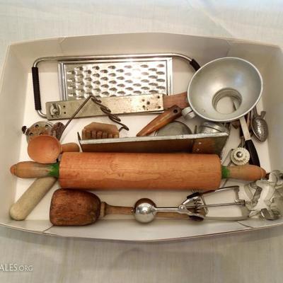 Mixed Lot of Vintage Kitchen Gadgets