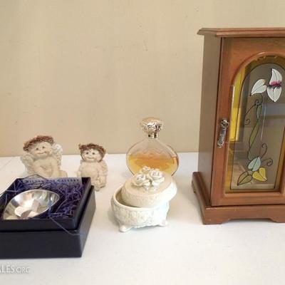 Lady's Dresser Lot