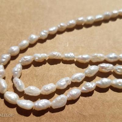 Single Strand Freshwater Pearl Necklace w/ Triple Strand Bracelet