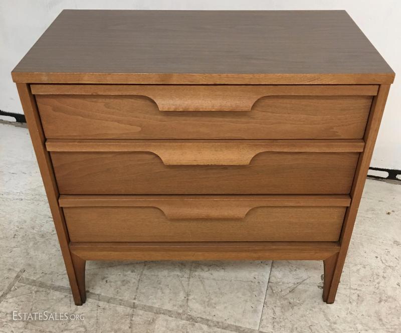 Johnson Carper Mid Century Small Chest Of Drawers Estatesales