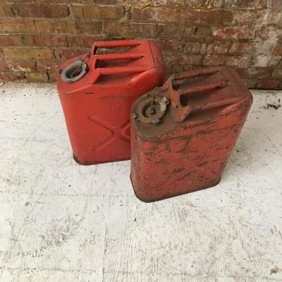 2 Gas Cans Red Metal Jerry Cans 5 Gallon