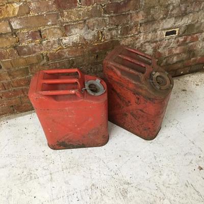 2 Gas Cans Red Metal Jerry Cans 5 Gallon