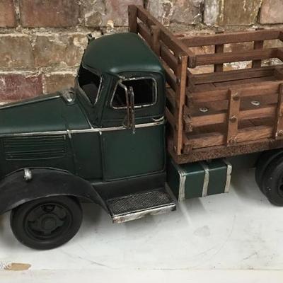 Model Replica Old Farm Truck 15