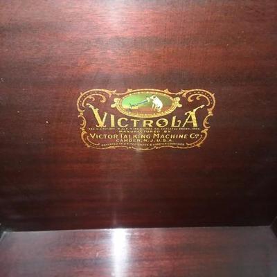 Victrola record player includes 78s