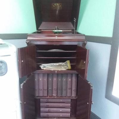 Victrola record player includes 78s