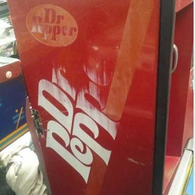 Working Vintage Dr Pepper vendalator vending machine coin op