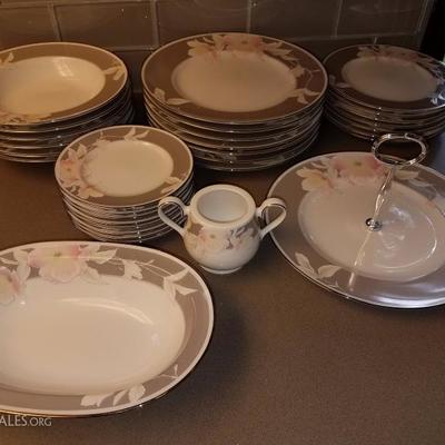 Lot-125 31 Pc Noritake Japanese Dish Set Autum Rhapsody