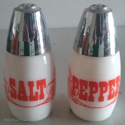 Salt/Pepper shaker set