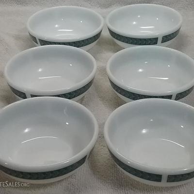 Pyrex Laurel Leaf pattern cereal bowls 705-11