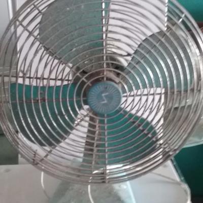 One-speed oscillating fan