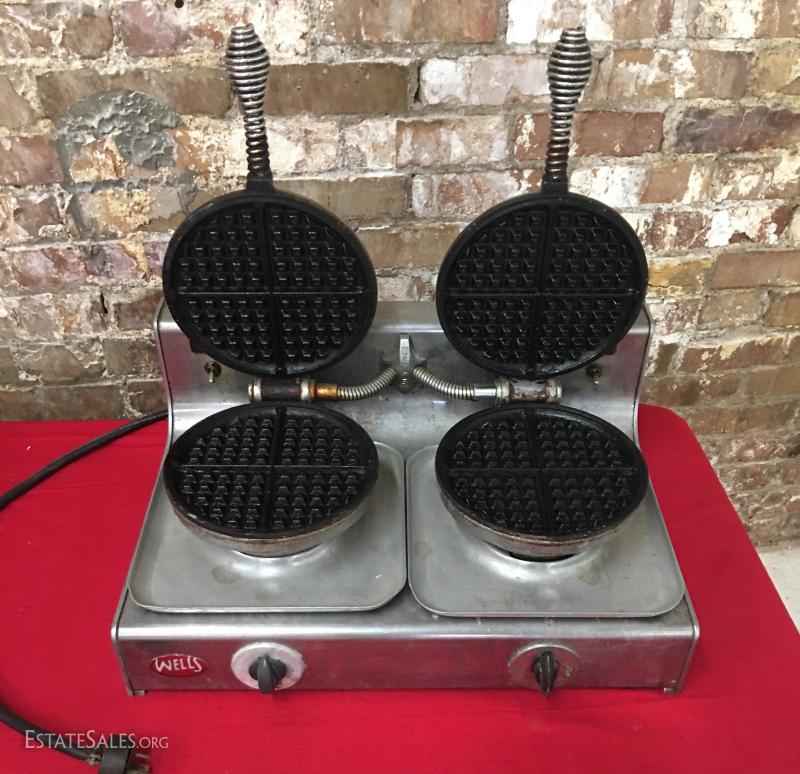 Wells 2burner Waffle Maker Restaurant Grade 220V AC.