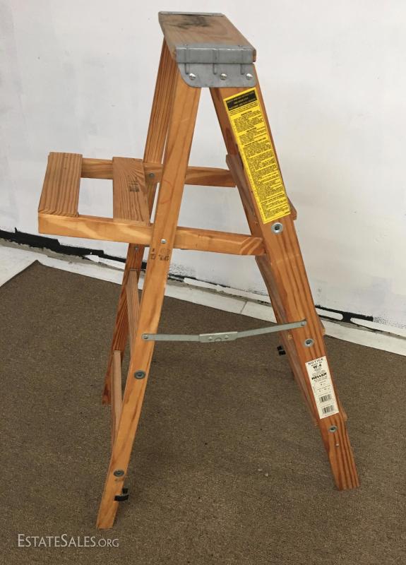Keller Wood 3Step Ladder Like New