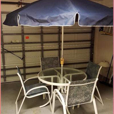 Outdoor Patio Set with Vented Umbrella