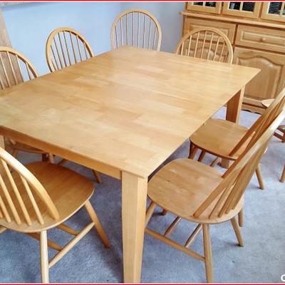 Dining Room Table, 8 Chairs and includes  Table Leaf Extension 