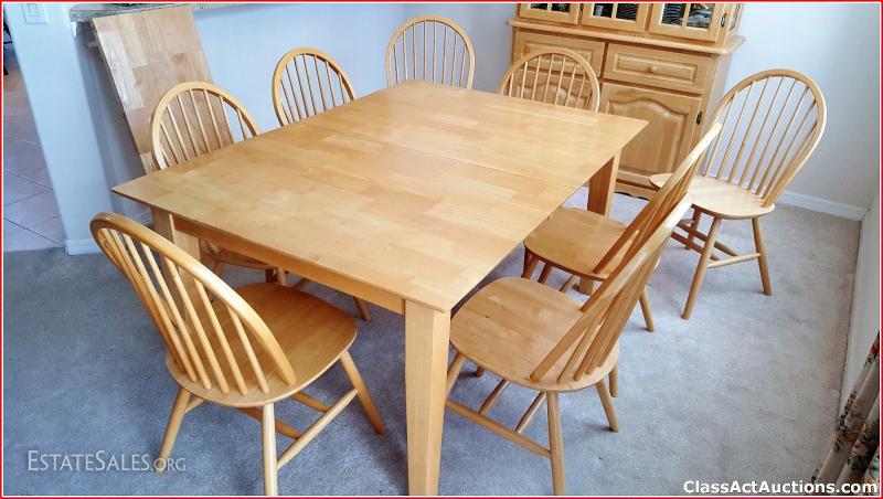 Dining Room Table, 8 Chairs and includes Table Leaf Extension | EstateSales.org