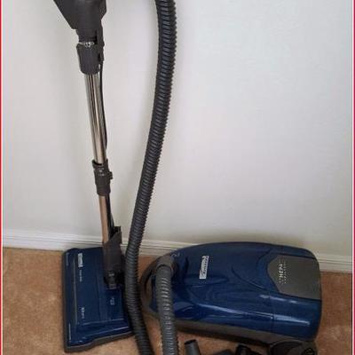 Kenmoore Vacuum Cleaner