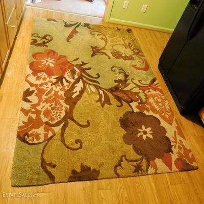 Area Rug with Foral Pattern 8x5.5