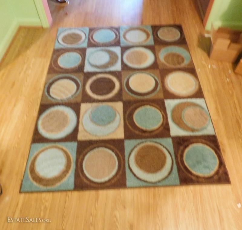 Polka Dot Area Rug 5x4 | EstateSales.org