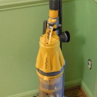 Dyson Upright Vacuum (Needs Part)