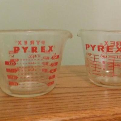 Set of Pyrex Measuring Cups